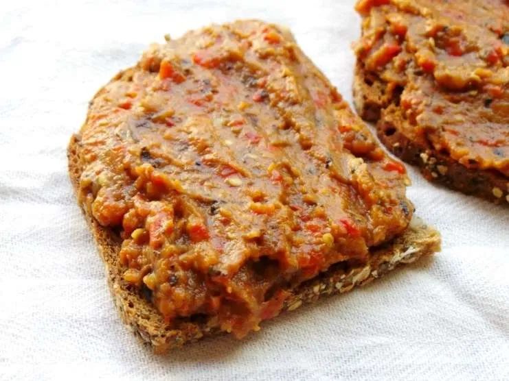 Tasty roasted summer vegetable spread / dip