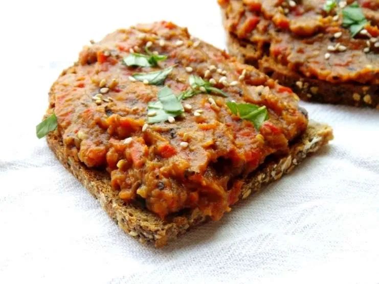 Tasty roasted summer vegetable spread / dip