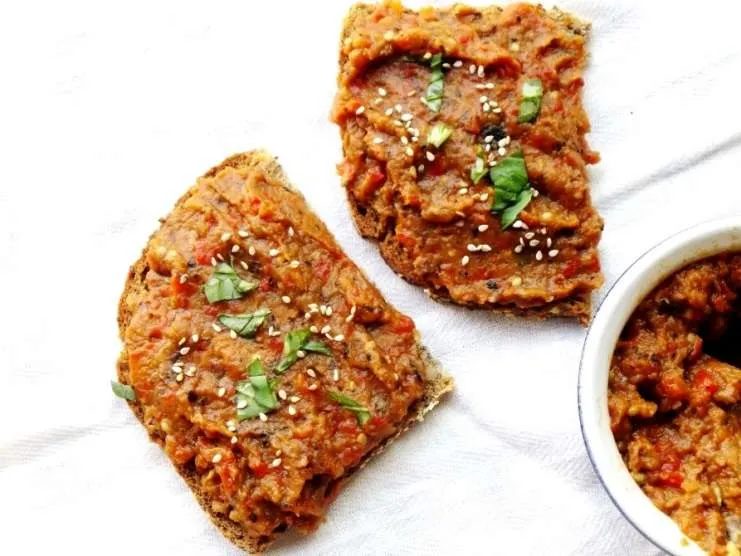Tasty roasted summer vegetable spread / dip