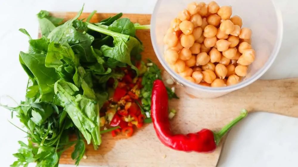 High-protein vegan breakfast toasts