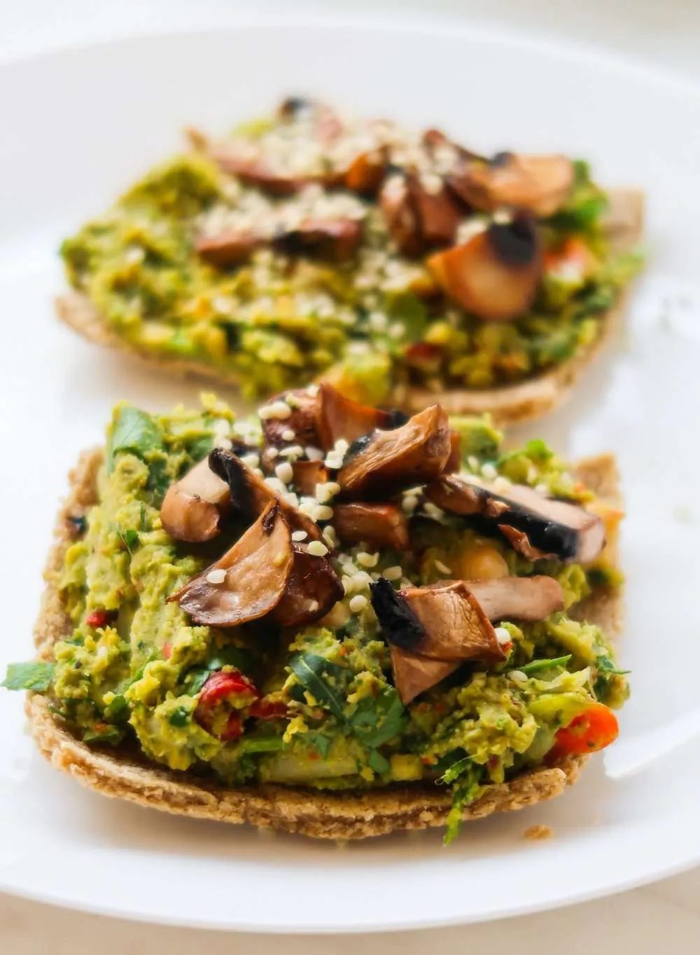 Start your day with this fast and healthy plant based breakfast idea! These savory vegan breakfast toasts are loaded with protein-packed…