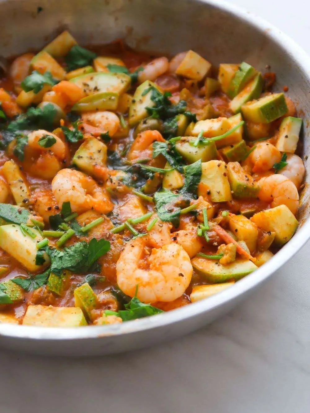 15-minute shrimp and zucchini in garlic tomato sauce