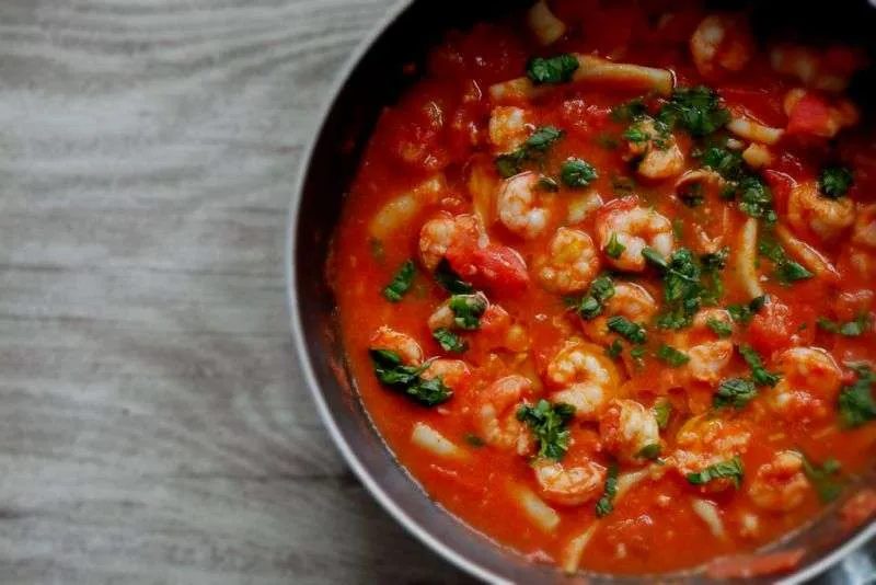 High-protein shrimp and calamari in garlicky tomato sauce! This is a fast and simple healthy dinner recipe with seafood that is low carb…