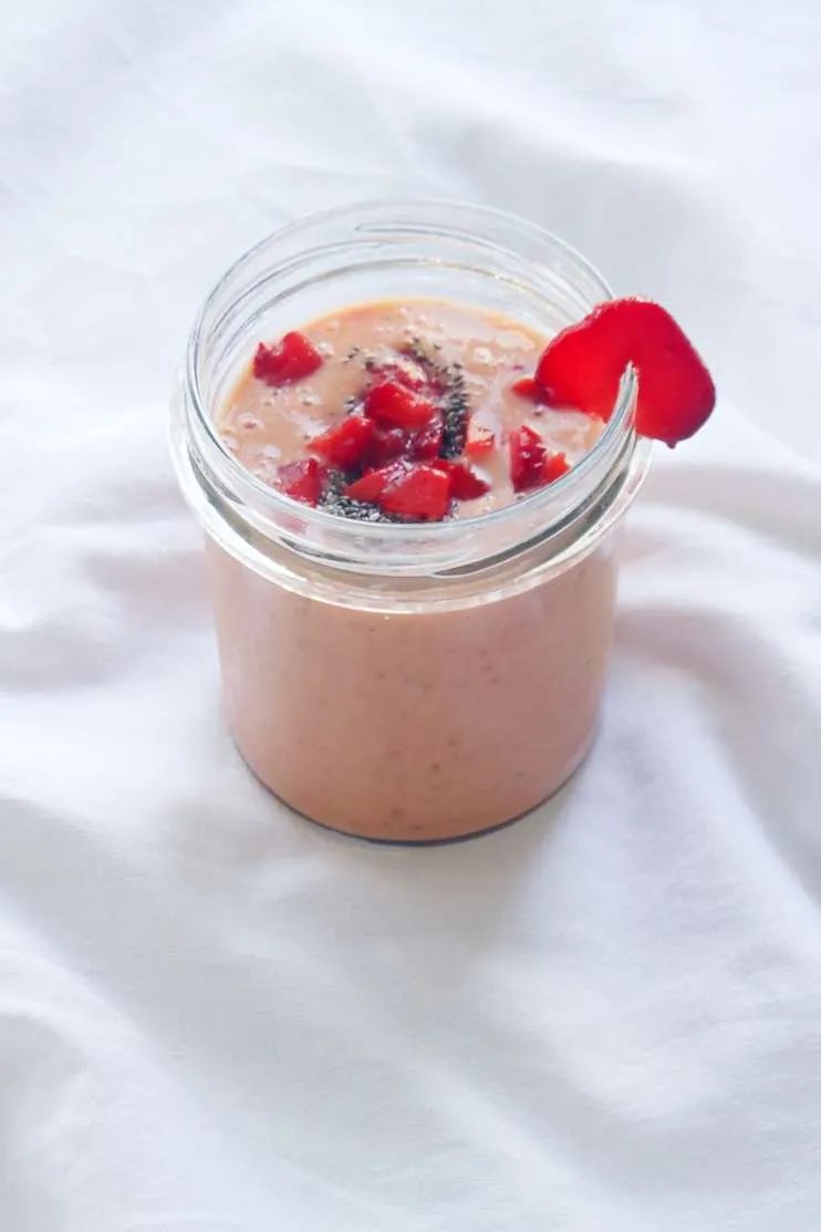 satisfying healthy strawberry smoothie recipe without bananas! This one is made with peaches and tastes like a strawberry shake! You need…