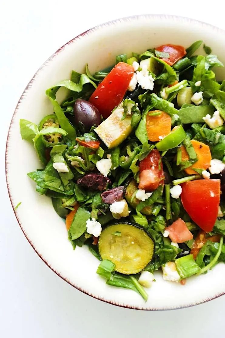 Summer salad with grilled vegetables and feta