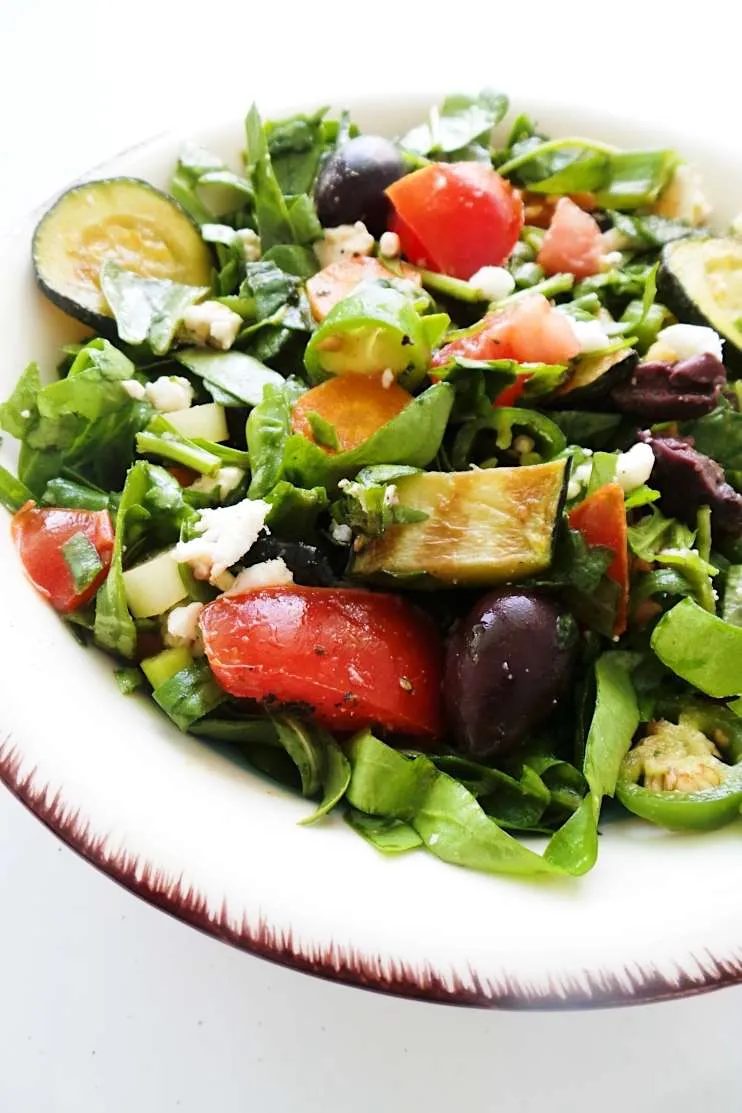 Summer salad with grilled vegetables and feta