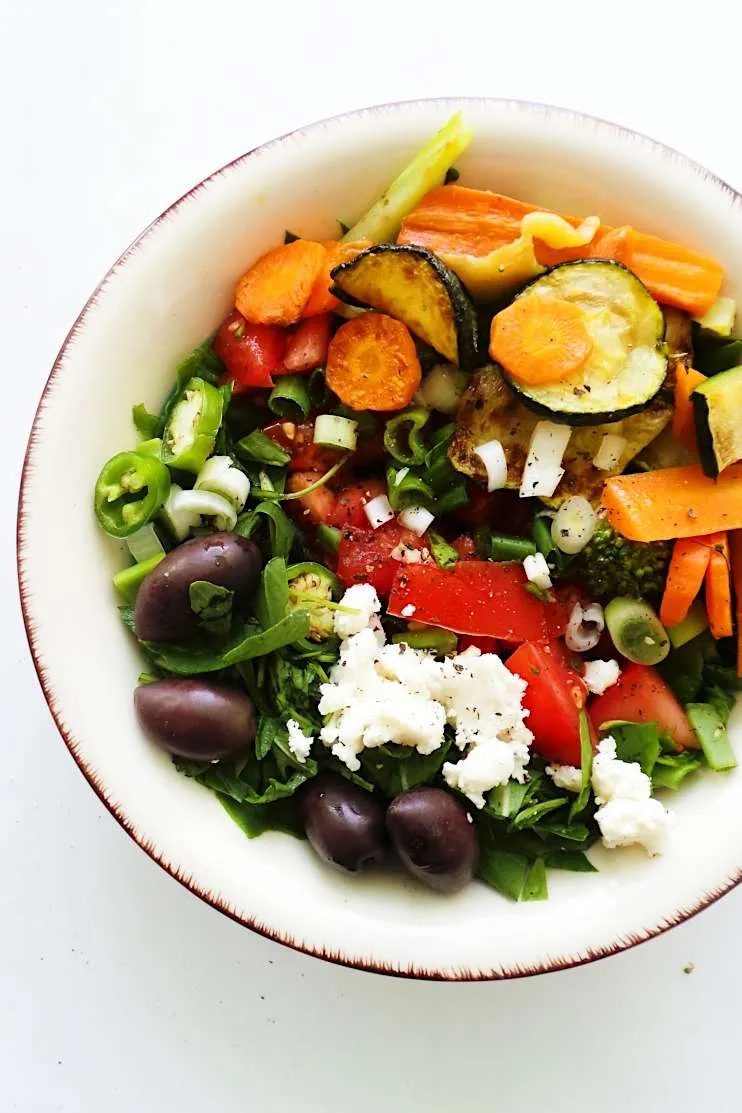 Summer salad with grilled vegetables and feta