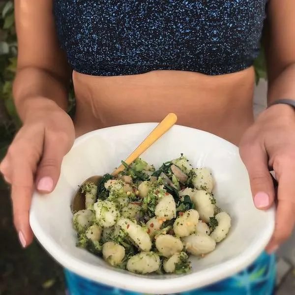3 things we wish someone told us about maintaining a healthy diet and lifestyle. How to start eating clean and keep doing it without going…