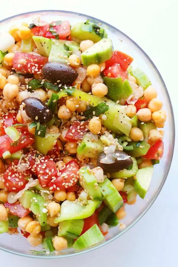 Tomato chickpea salad - great healthy salad recipe that is solid for summer! This vegan and gluten-free salad would be great as a healthy…