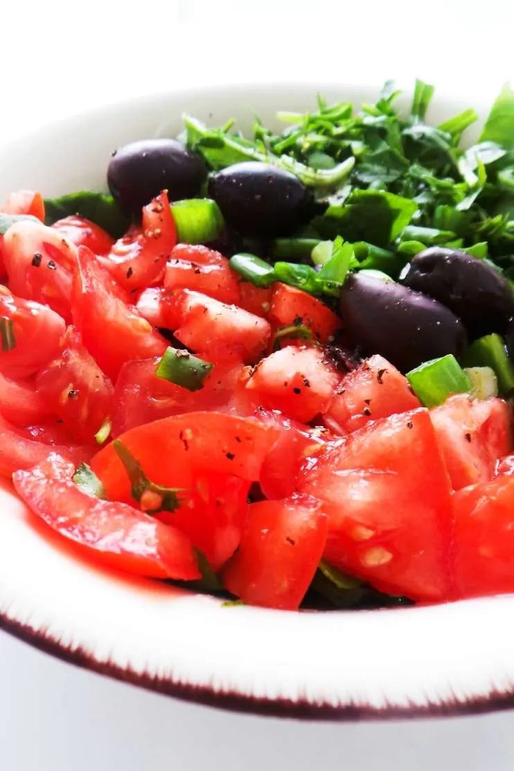 Tomato salad with basil & arugula, simple