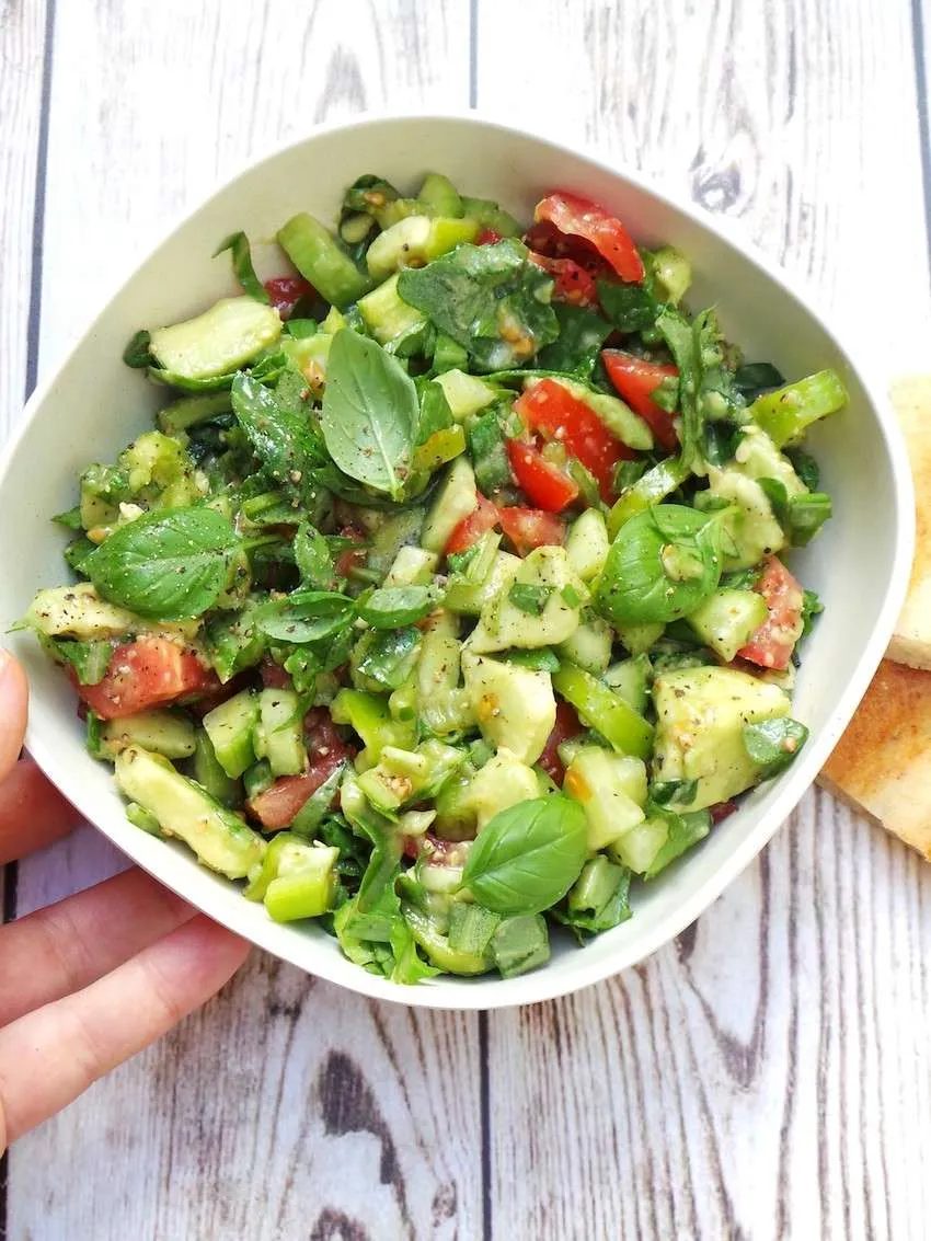 Tomato salad with basil & arugula, simple