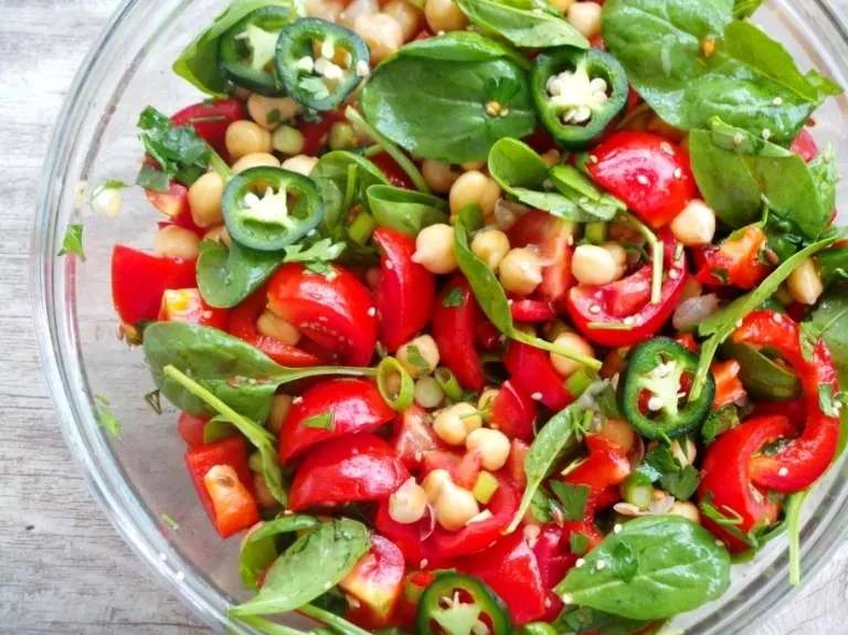 TOMATO, CHICKPEA AND SPINACH SALAD FOR HEALTHY SKIN