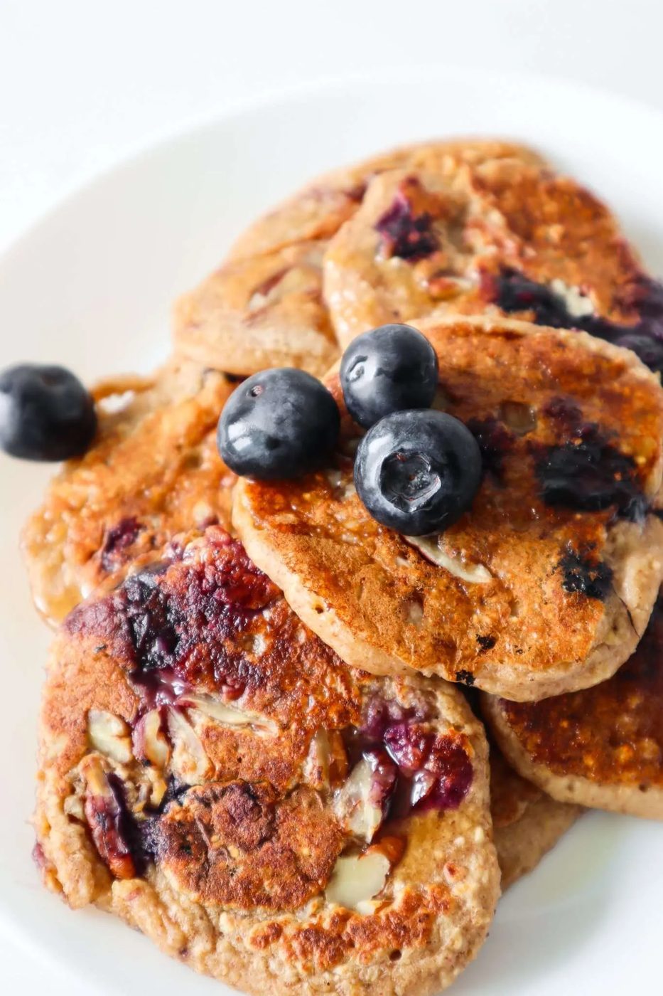 These vegan blueberry banana oatmeal pancakes are the easiest, best healthy gluten free dairy free breakfast idea! Made with oats, fruit…