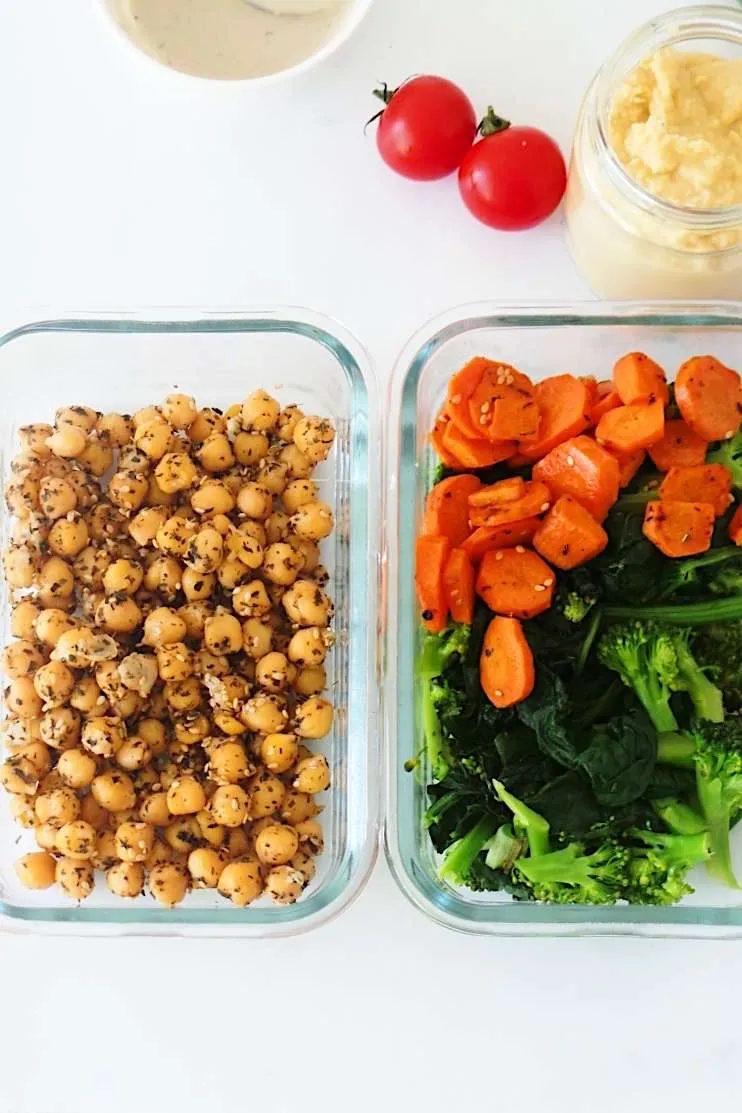 Meal prep bowls with chickpeas, vegan