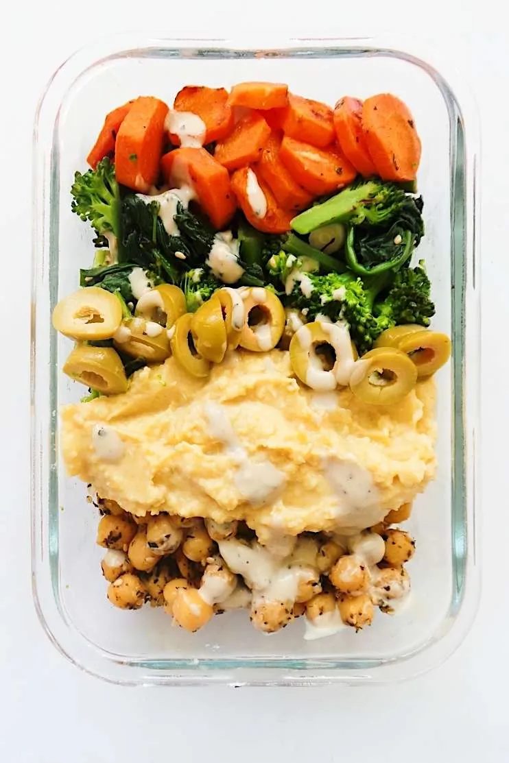 Meal prep chickpea bowl recipe with hummus, greens and, let's be honest, a lot of garlic! A healthy vegan dinner that is filling and full…