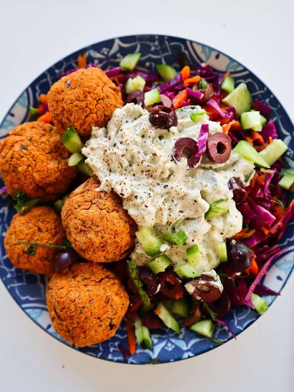 This vegan Mediterranean meatball bowls recipe is just wonderful and proof that you can enjoy the Mediterranean diet and its health…