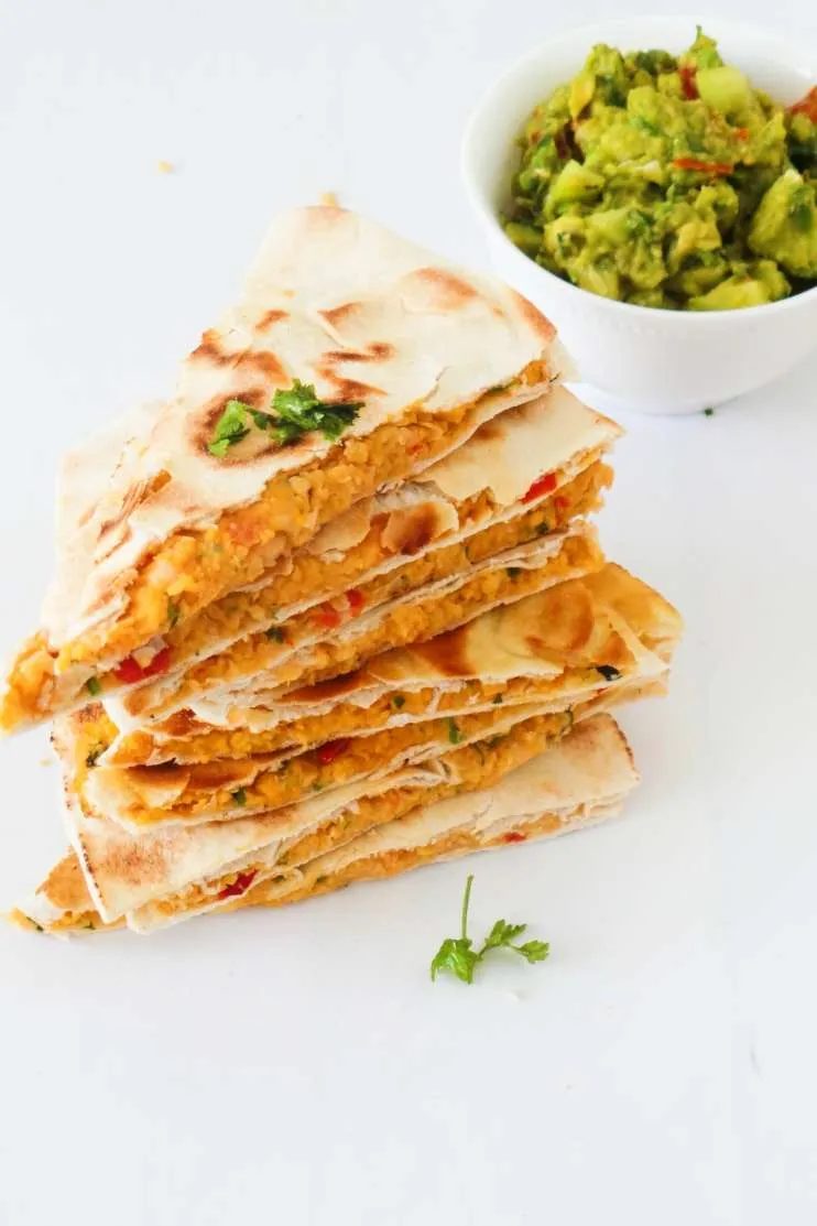 Vegan Quesadilla with chickpeas - simple healthy lunch or dinner that is ready in less than 20 minutes!
