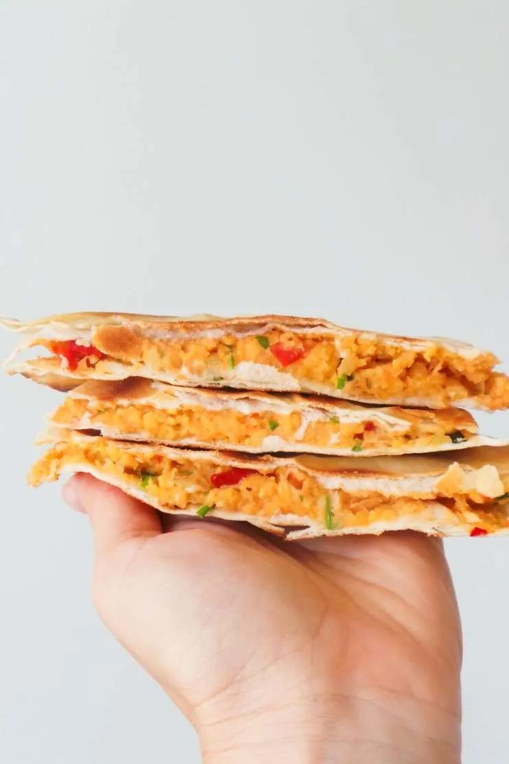 Vegan Quesadilla with chickpeas - simple healthy lunch or dinner that is ready in less than 20 minutes!