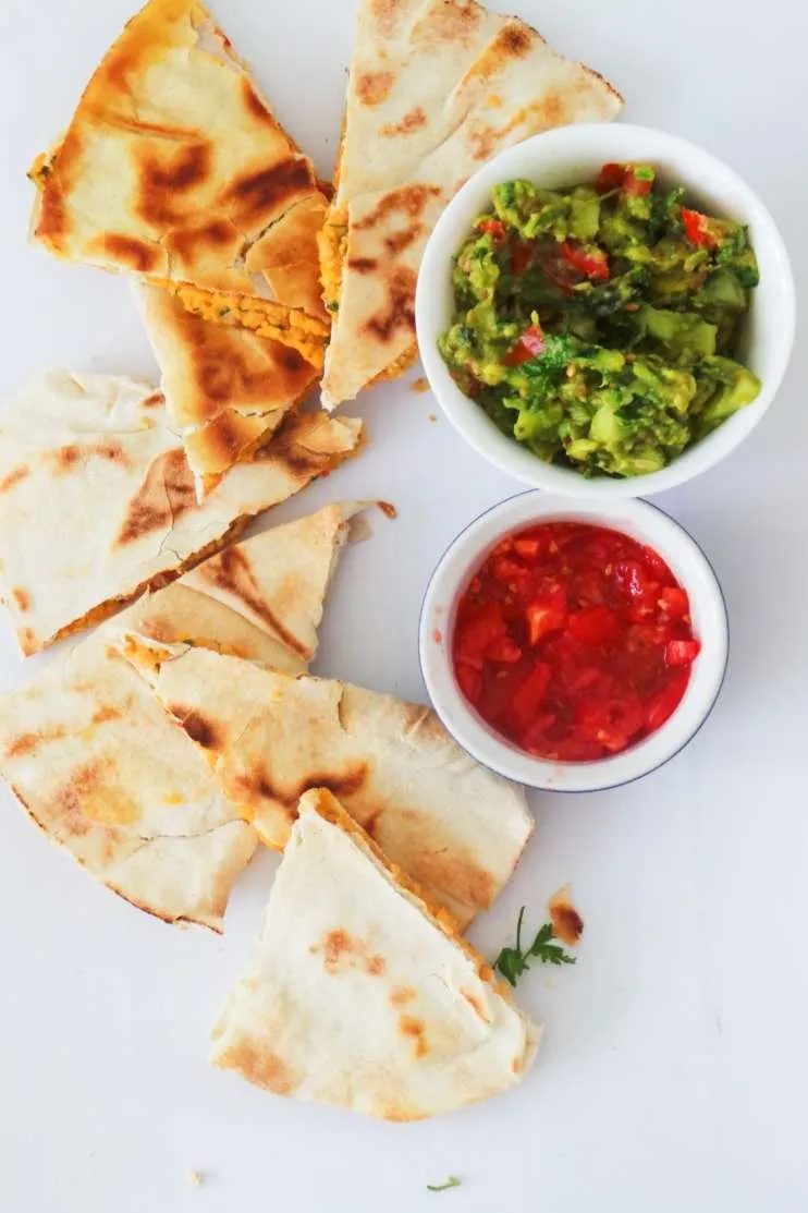 Vegan Quesadilla with chickpeas - simple healthy lunch or dinner that is ready in less than 20 minutes!