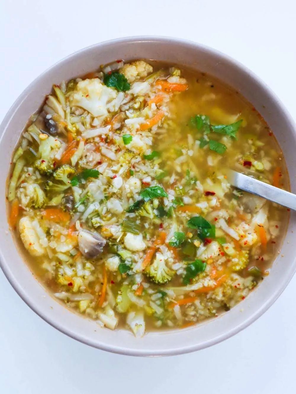 Simple healthy vegetable detox soup ready in no time! It's warming, it's light and it's satisfying - the solid healthy cold-weather meal!…