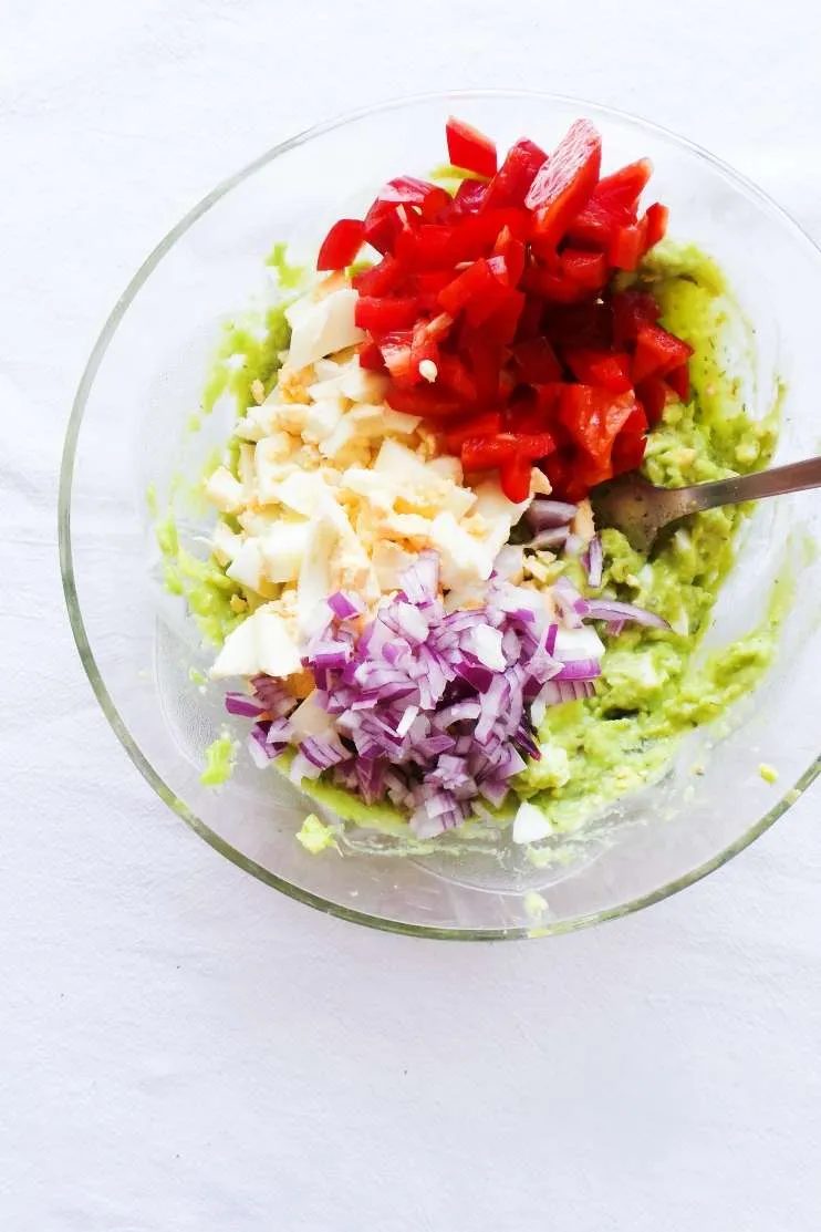 Avocado egg salad | low carb & vegetarian