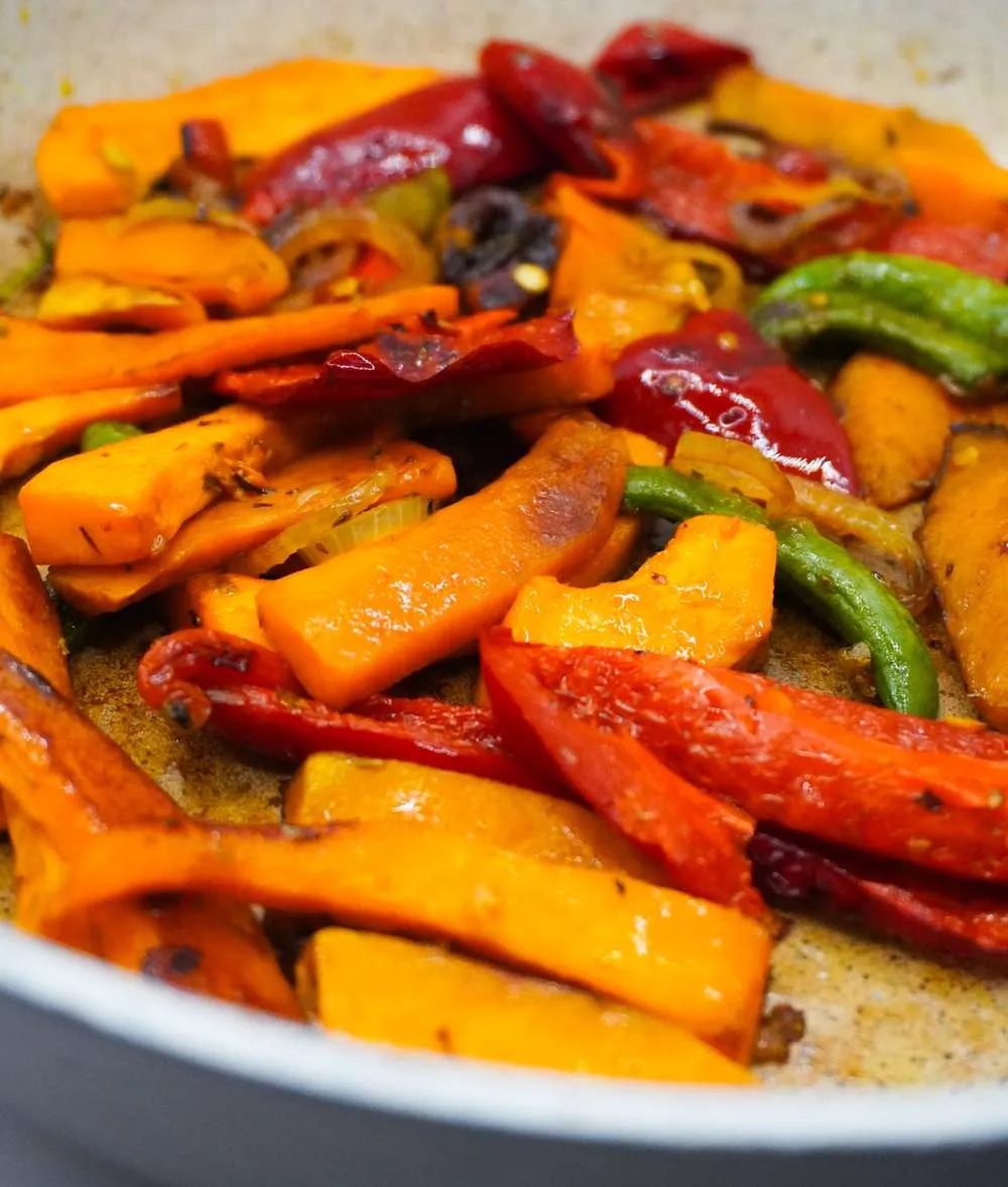 Pan-roasted butternut squash and peppers! These fast and simple pan roasted fall vegetables make a great veggie side and satisfying with…