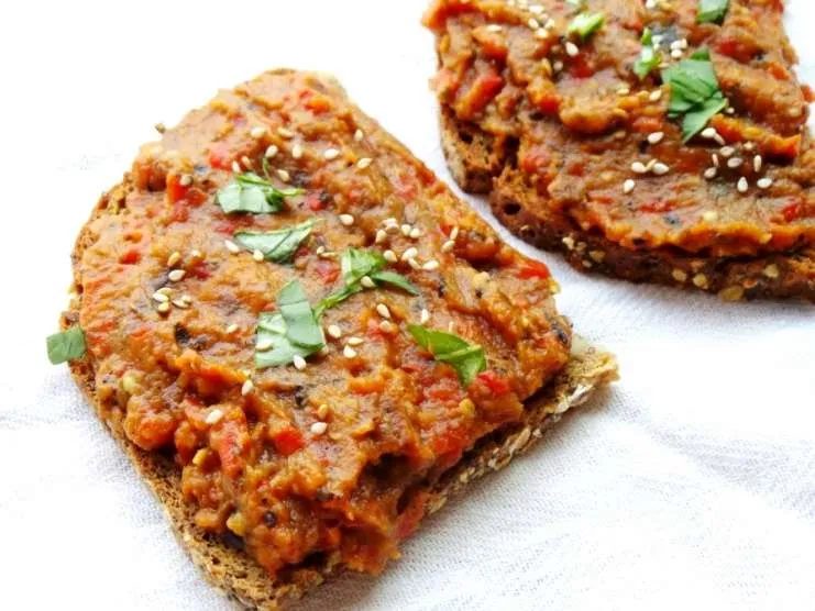 Tasty roasted summer vegetable spread / dip