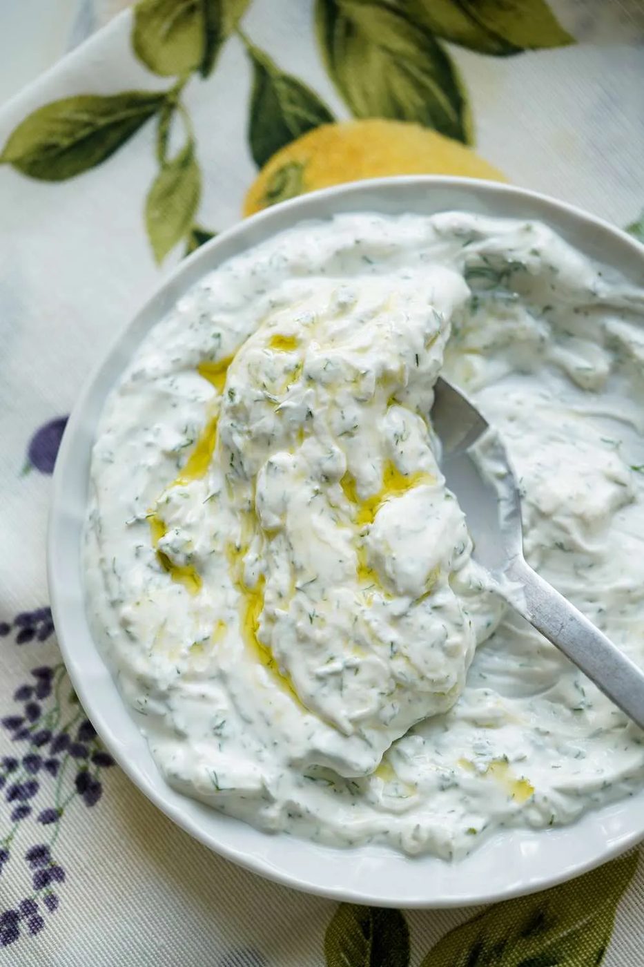Take your lunches and dinners to the next level with this simple yogurt dill garlic sauce. Solid for the Mediterranean diet, this garlic…