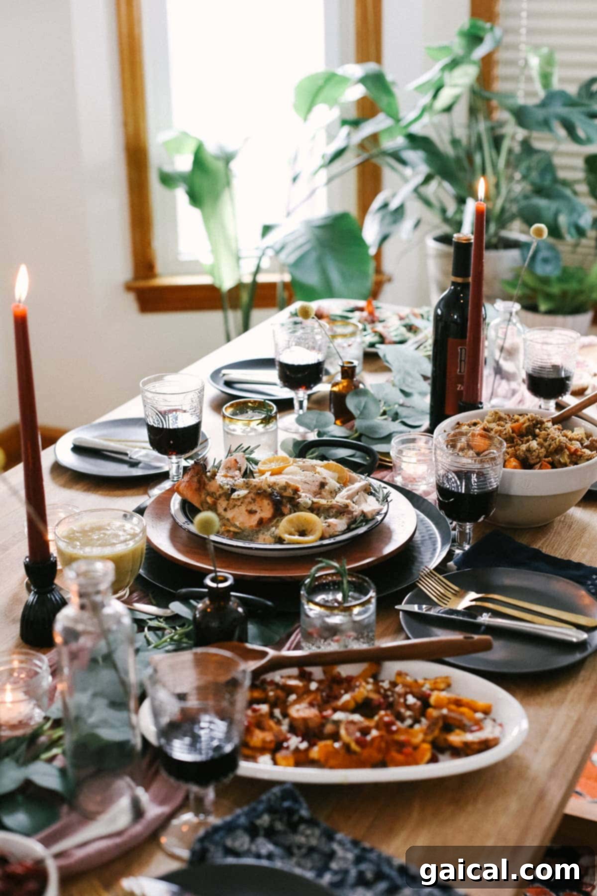 Beautifully decorated Thanksgiving table spread