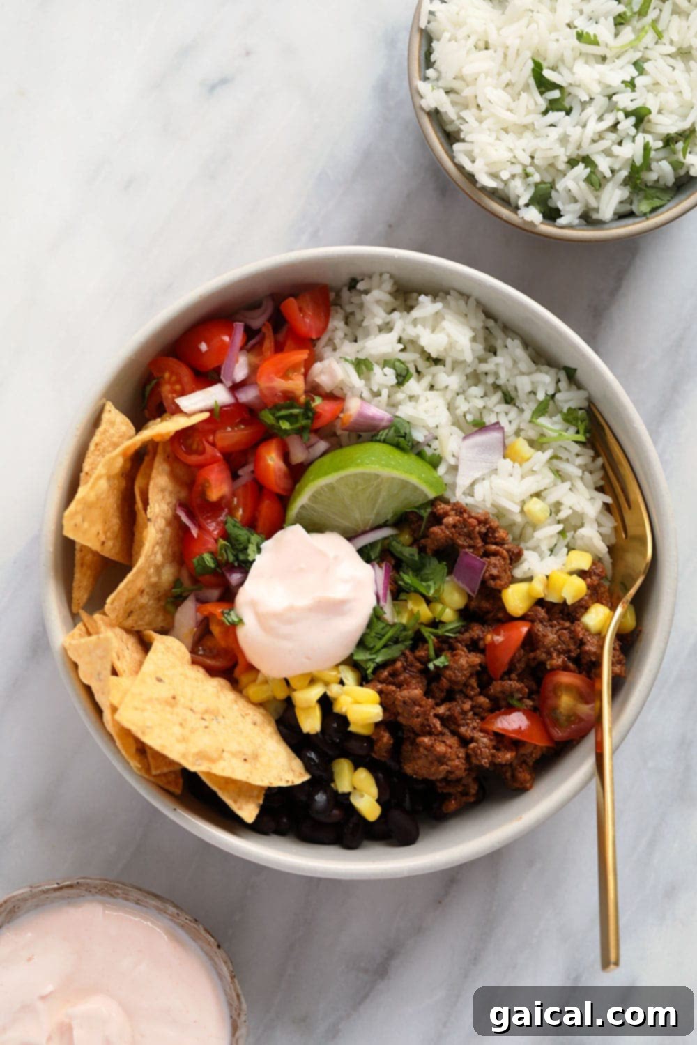 Whip up this filling beef taco bowl recipe for an incredible meal prep idea that's perfect for a work lunch or dinner at home! Delicious and filling beef taco bowls ready for an incredible meal prep idea.