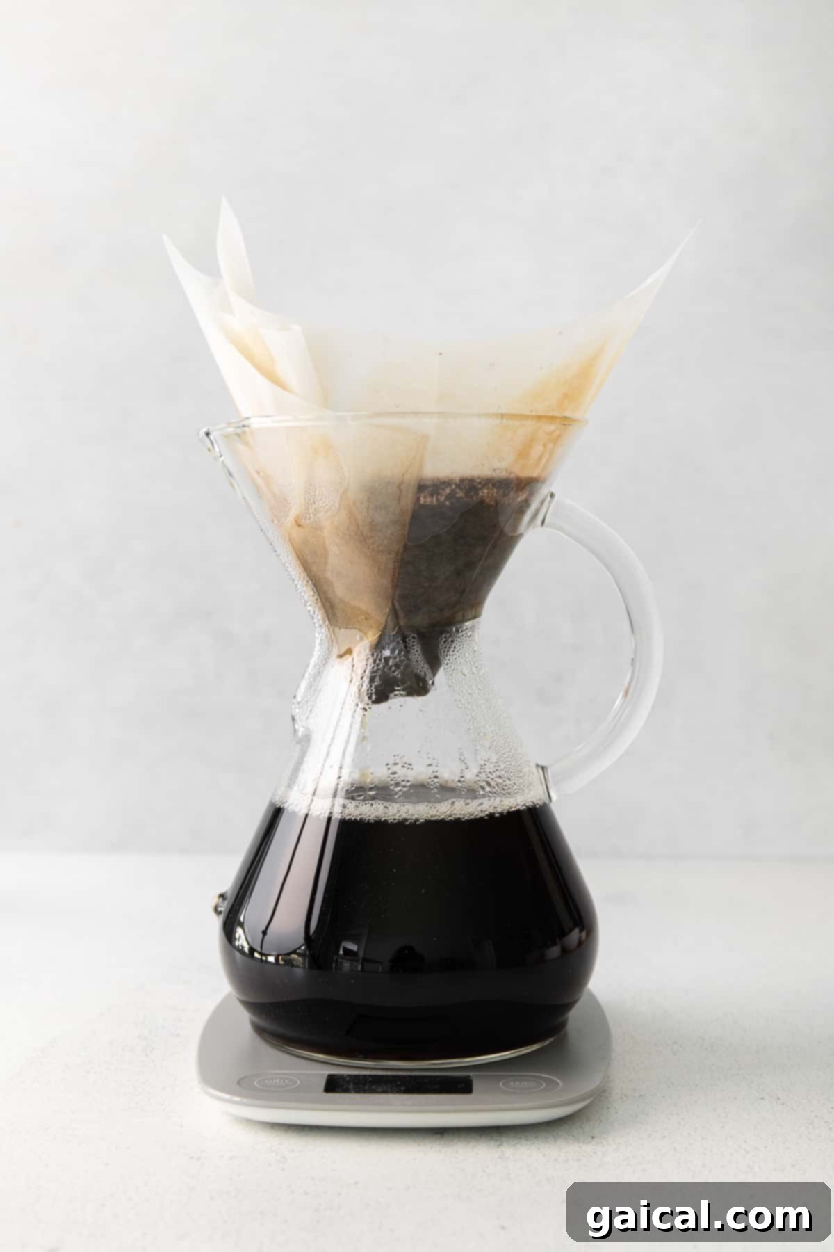 Pour over coffee is hands down the best kind of morning jo. Learn how to use your Chemex in this pour over coffee recipe tutorial. full chemex
