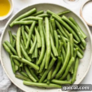 Trimmed green beans in a bowl, ready for seasoning.
