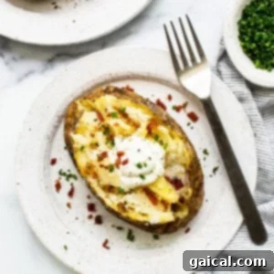 Baked potato topped with sour cream.