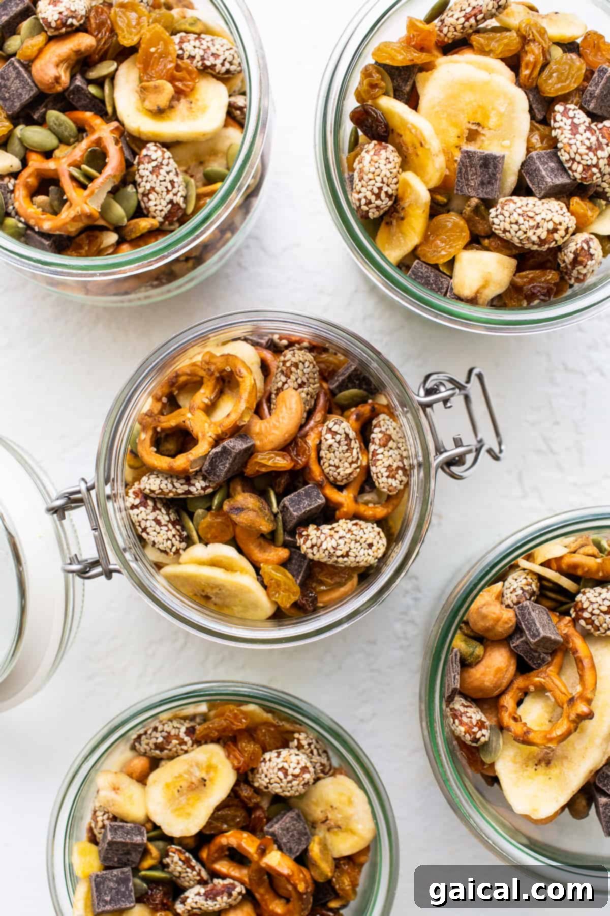 This healthy homemade trail mix is the perfect snack to satisfy all your sweet and salty cravings. Homemade trail mix in mason jars.