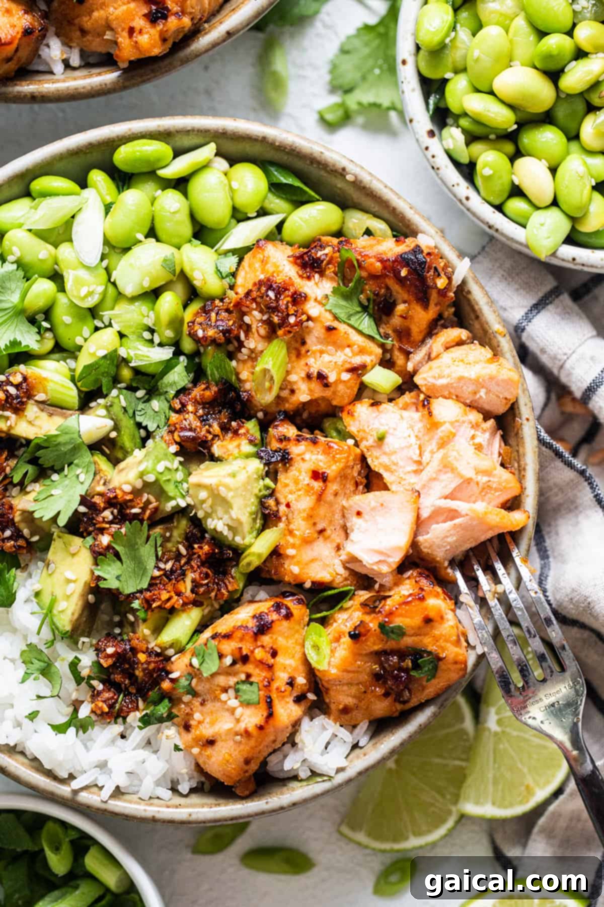 A close-up shot of a healthy and balanced meal bowl, featuring savory chicken, fresh peas, and fluffy rice, inspiring wholesome eating.
