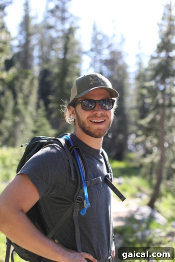 Fit Foodie Yosemite 48 Hour Itinerary 7 A couple posing by the scenic Tenaya Lake in Yosemite National Park