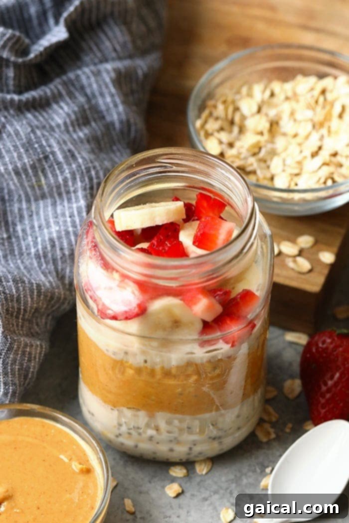 Classic Vegan Overnight Oats: Easy Make-Ahead Breakfast A glass jar filled with creamy vegan overnight oats, layered with fresh berries and ready to eat, symbolizing an easy and healthy breakfast option.