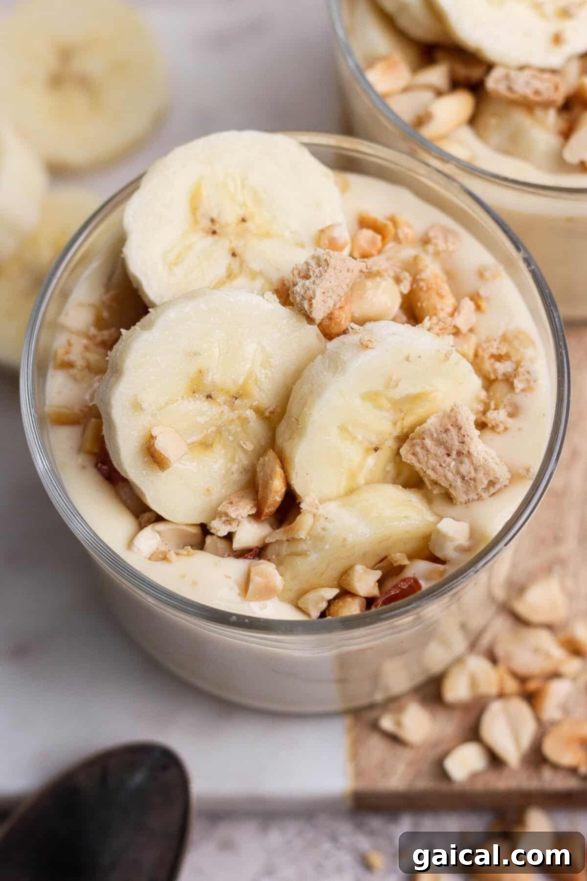 High-Protein Banana Dream 6 Banana pudding topped with bananas, nuts, and cookies